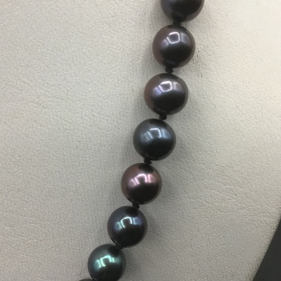 - 14k Solid Gold Yellow clasp Knotted Peacock/Purple Freshwater Pearls Nec… - Picture 5 of 7